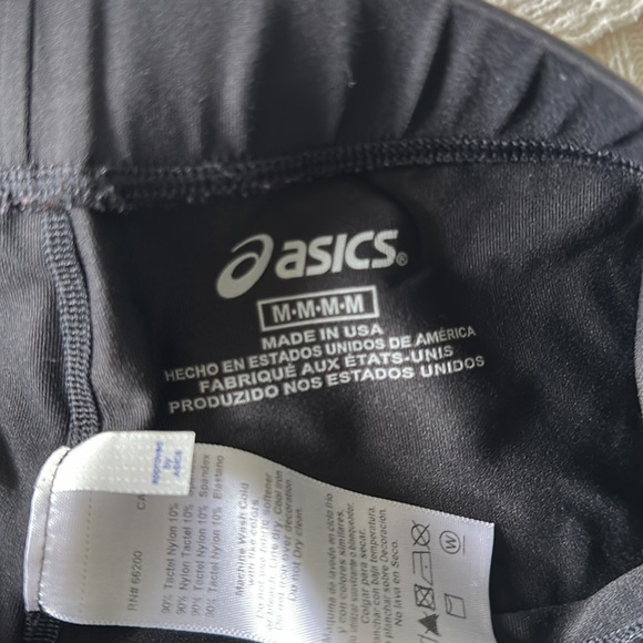 Women’s ASICS Shorts - Picture 3 of 3